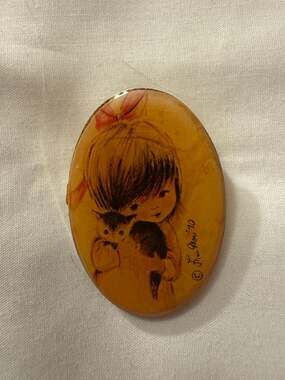 Vintage 1970 Fran Mar Moppets Girl with Kitten Oval Pendant Brooch